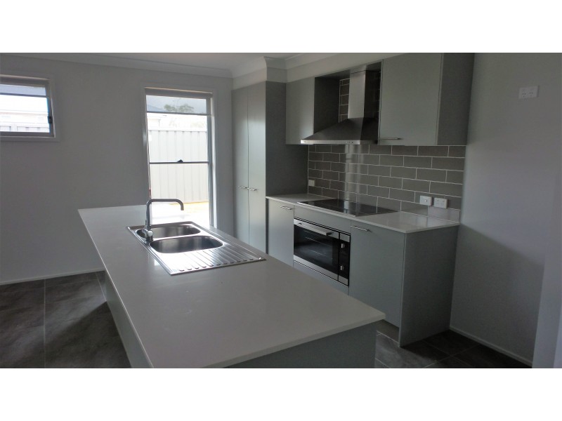 16 Compass Street, Vincentia NSW 2540