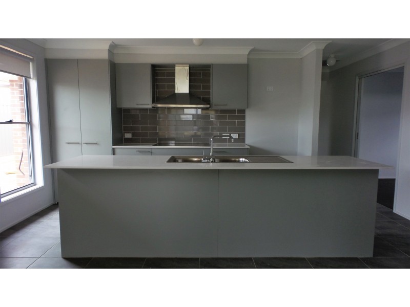 16 Compass Street, Vincentia NSW 2540