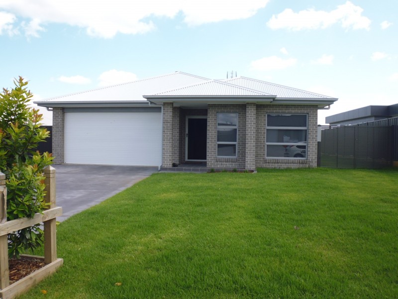 17 Wattlebird Road, South Nowra NSW 2541