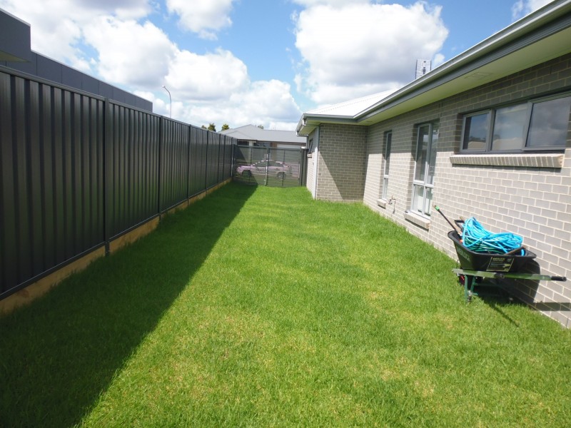 17 Wattlebird Road, South Nowra NSW 2541