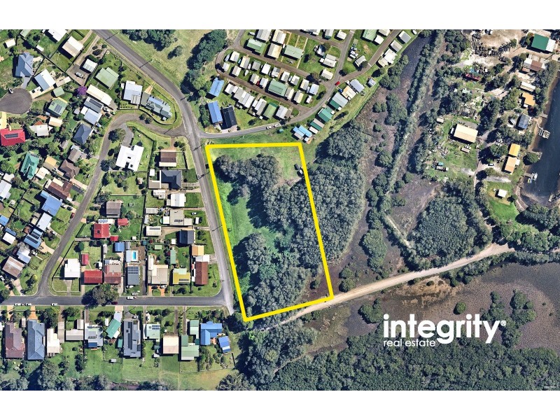 1 Greens Road, Greenwell Point NSW 2540