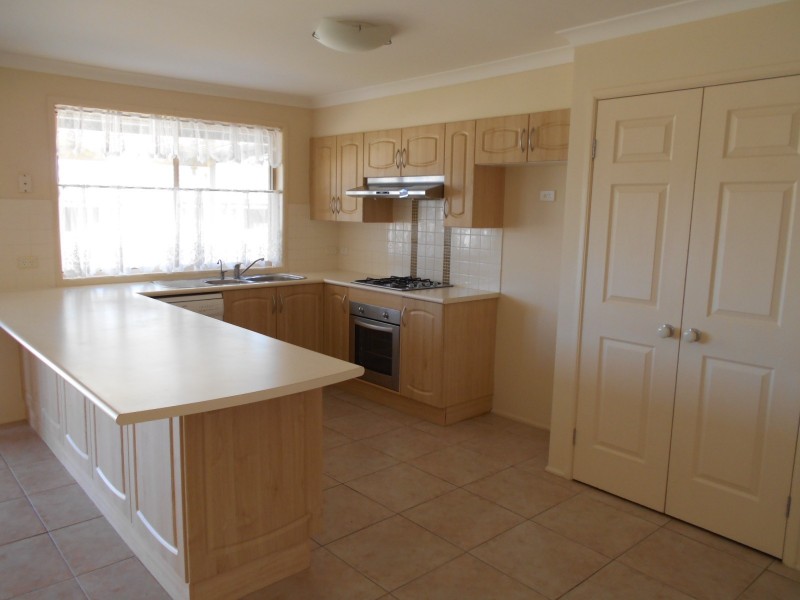 14 Carrington Park Drive, Nowra NSW 2541