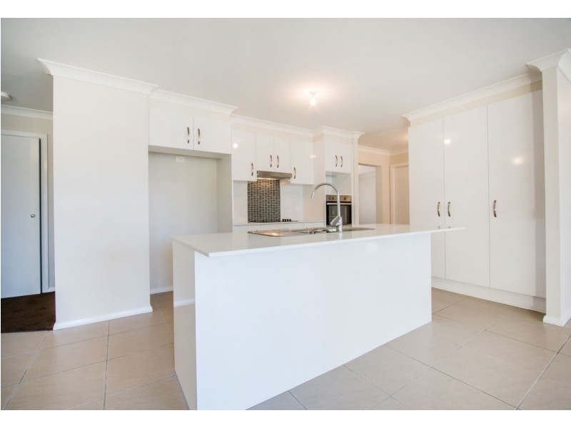 2/76 Main Road, Cambewarra NSW 2540