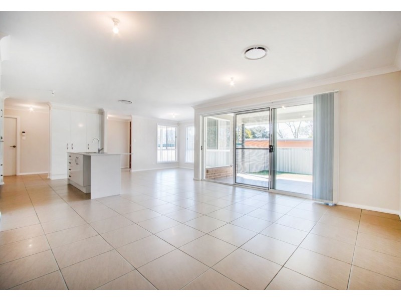 2/76 Main Road, Cambewarra NSW 2540