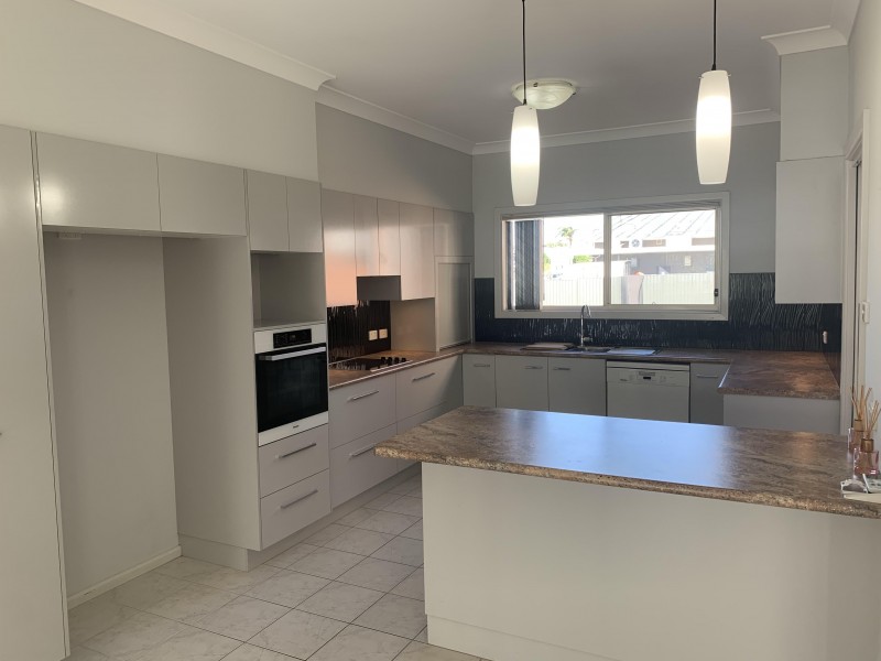 36 Moss Street, Nowra NSW 2541