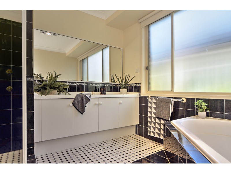 1 Rosewood Close, Nowra NSW 2541