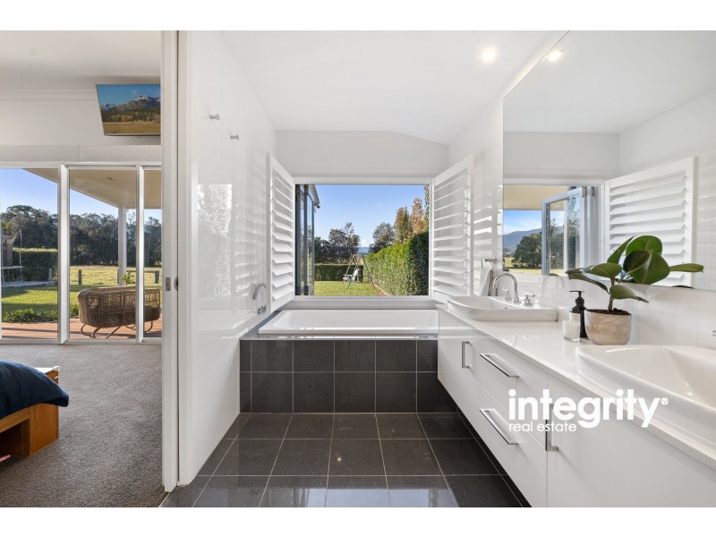 42 Banool Circuit, Bomaderry NSW 2541