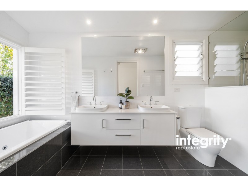 42 Banool Circuit, Bomaderry NSW 2541