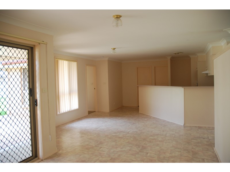 60 Robinia Way, Worrigee NSW 2540