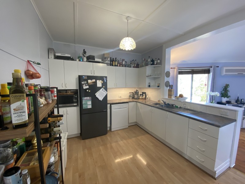 389 Princes Highway, Bomaderry NSW 2541