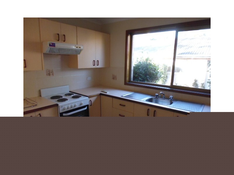1/6 Carisbrooke Close, Bomaderry NSW 2541