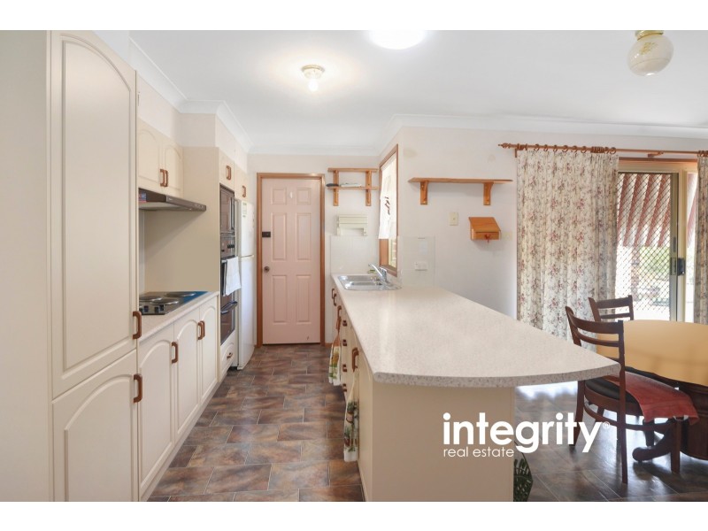 5 Hamilton Place, Bomaderry NSW 2541