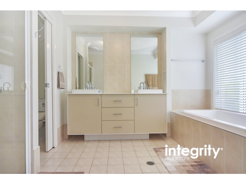 16 Hanover Close, South Nowra NSW 2541