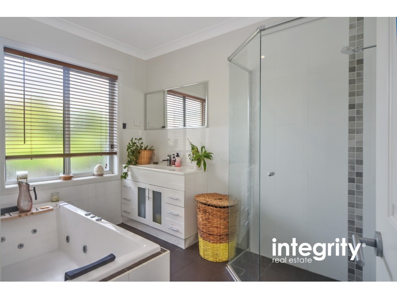 51 Emerald Drive, Meroo Meadow NSW 2540