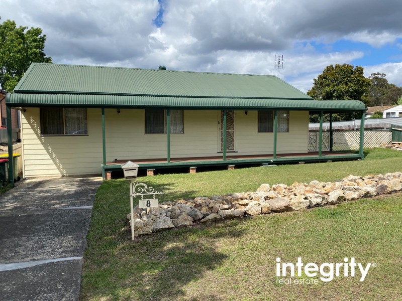 8 Lydon Crescent, West Nowra NSW 2541
