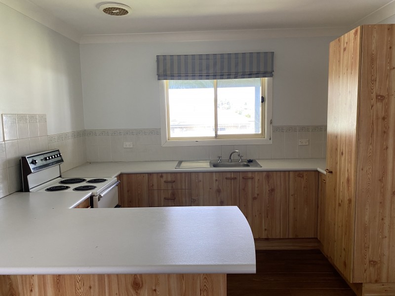 8 Lydon Crescent, West Nowra NSW 2541