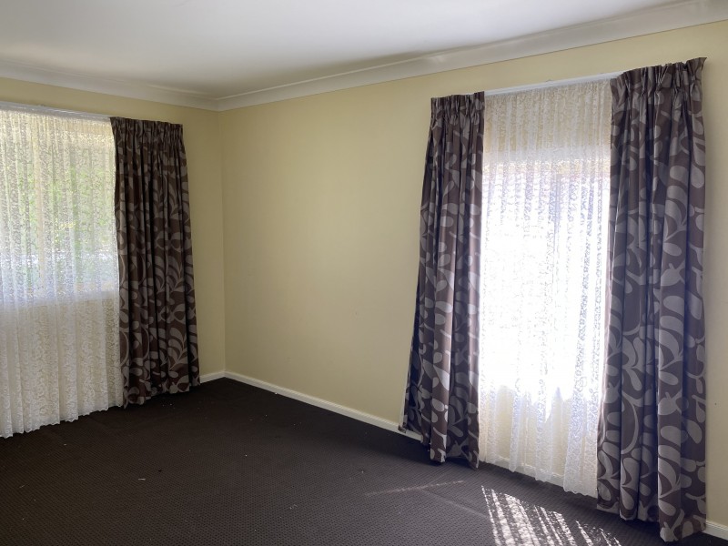 8 Lydon Crescent, West Nowra NSW 2541