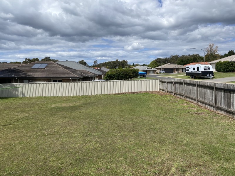 8 Lydon Crescent, West Nowra NSW 2541