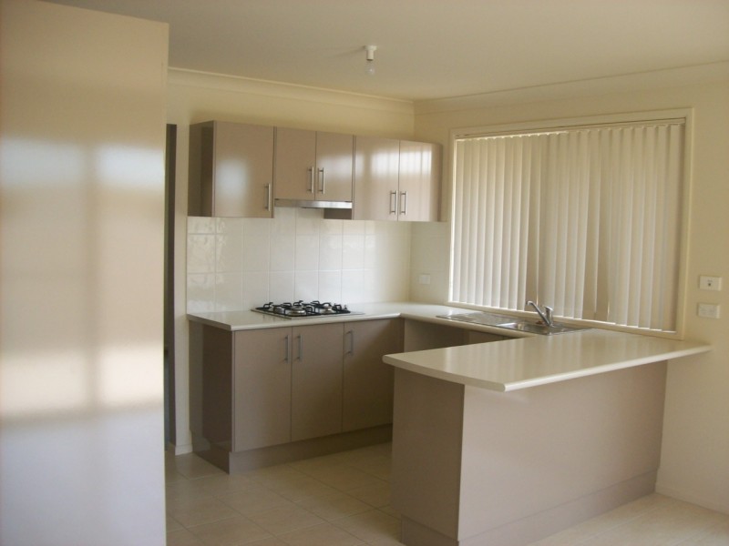 2/8 Meroo Road, Bomaderry NSW 2541