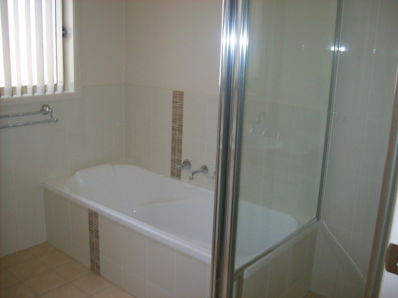 2/8 Meroo Road, Bomaderry NSW 2541