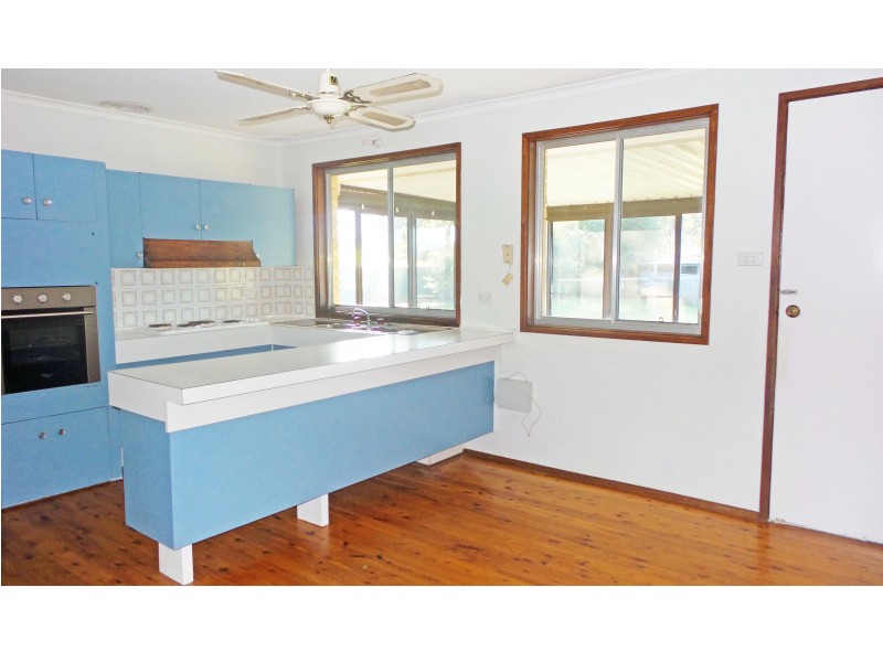 4 Camelia Grove, Bomaderry NSW 2541