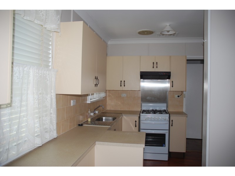 21 Young Avenue, Nowra NSW 2541