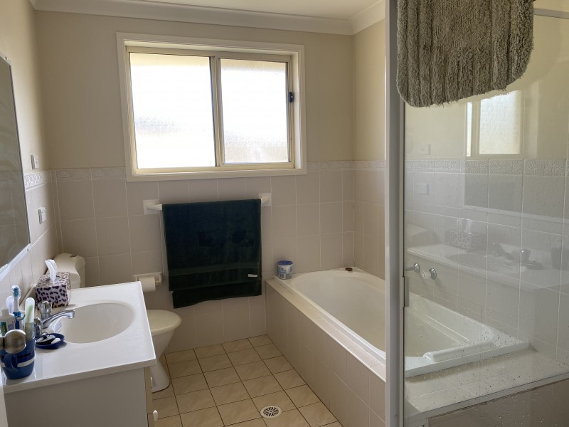 5 Guinea Flower Crescent, Worrigee NSW 2540