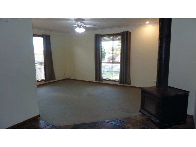 5 Lyndhurst Drive, Bomaderry NSW 2541