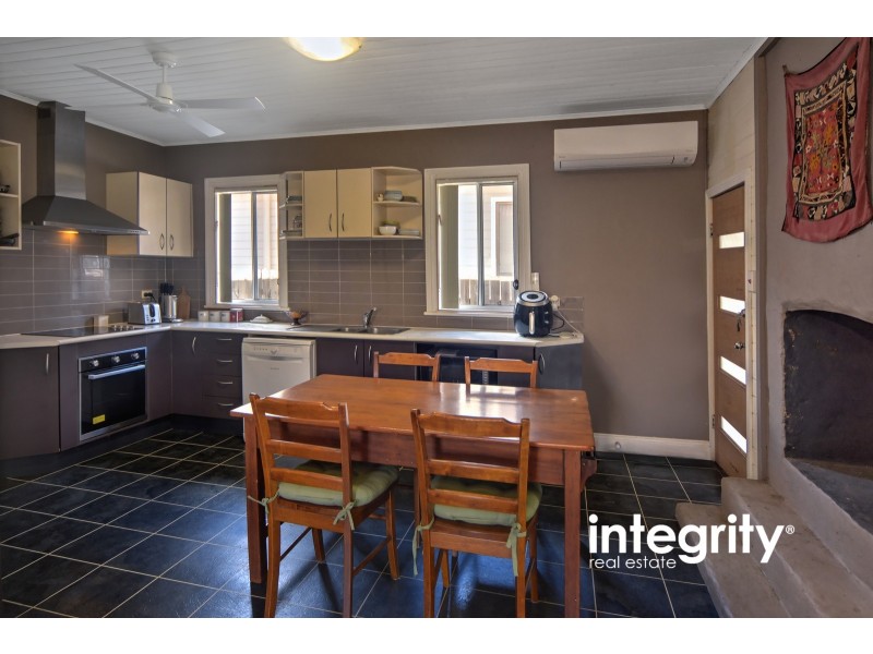 5 Leatham Avenue, Nowra NSW 2541