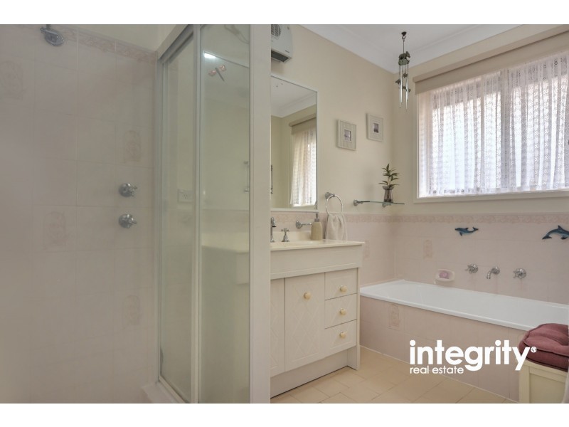52 Yeovil Drive, Bomaderry NSW 2541