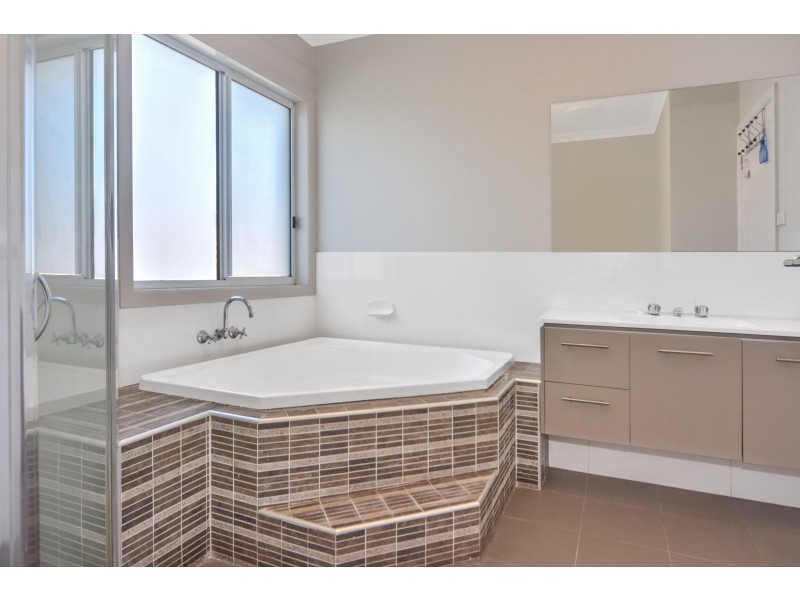 40 Peppermint Drive, Worrigee NSW 2540