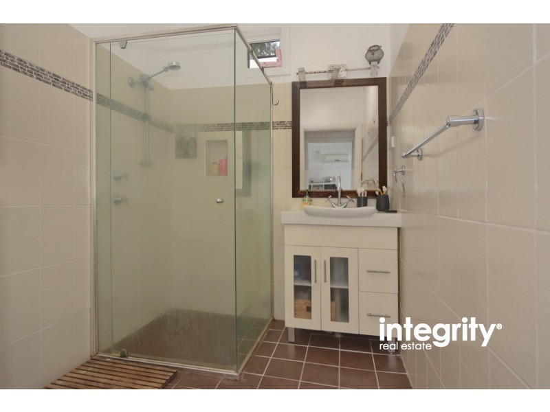 46 Brinawarr Street, Bomaderry NSW 2541