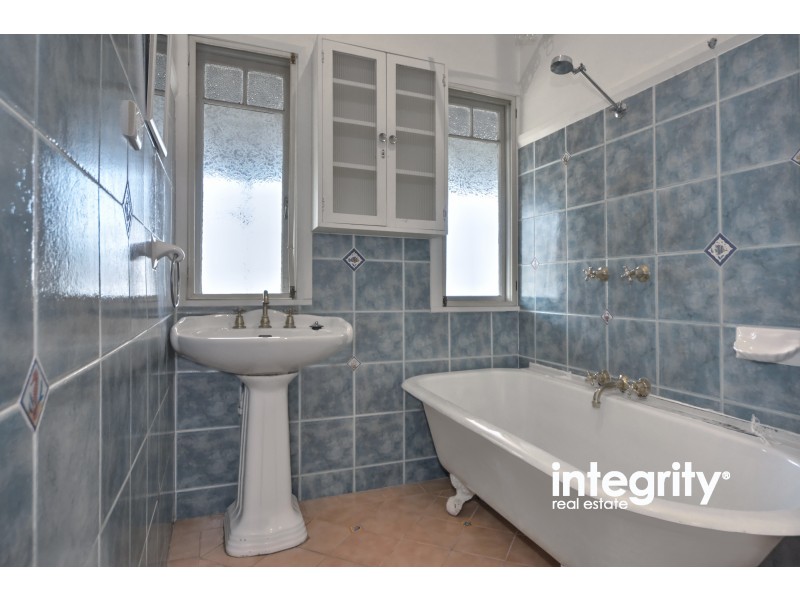 17 Cambewarra Road, Bomaderry NSW 2541