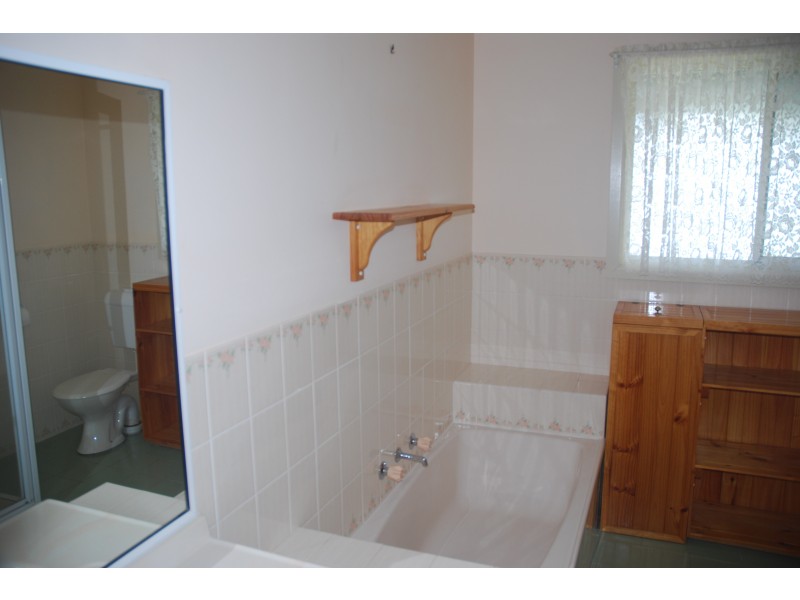 1 Berrellan Street, Greenwell Point NSW 2540