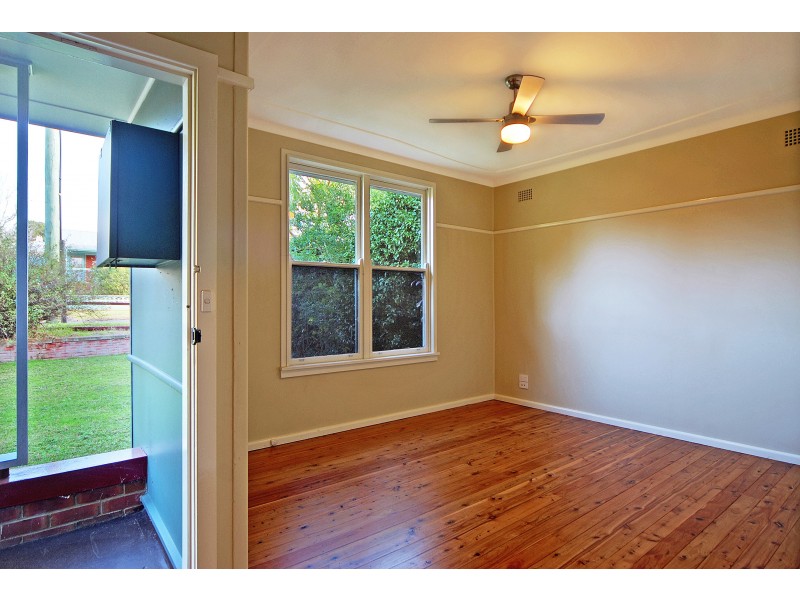 8 Burr Avenue, Nowra NSW 2541