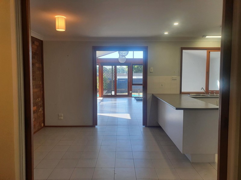 12 Jasmine Drive, Bomaderry NSW 2541