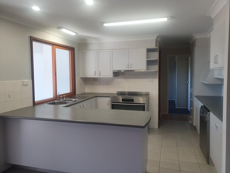 12 Jasmine Drive, Bomaderry NSW 2541