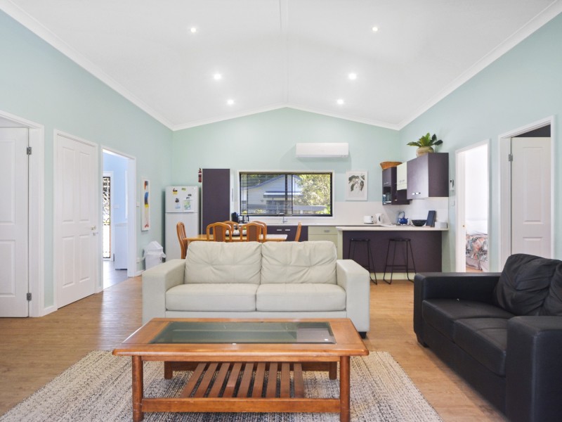 25 Fairview Crescent, Sussex Inlet NSW 2540