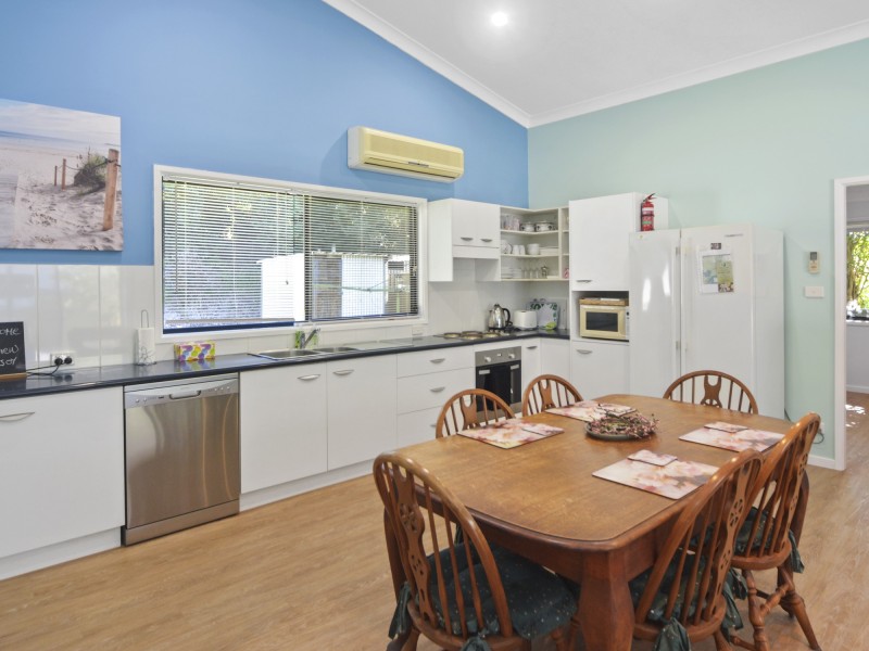 25 Fairview Crescent, Sussex Inlet NSW 2540