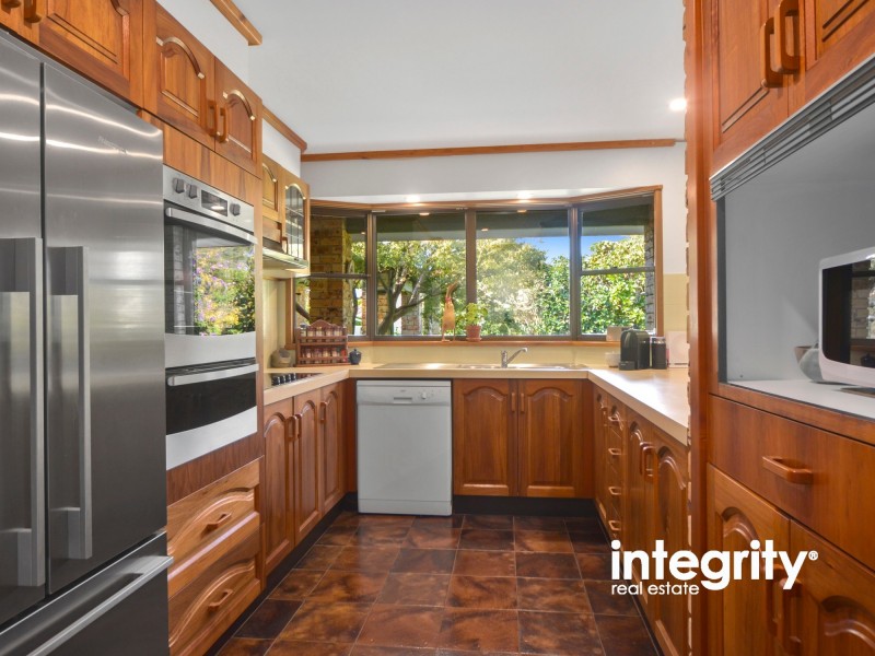 2 Chestnut Avenue, Bomaderry NSW 2541