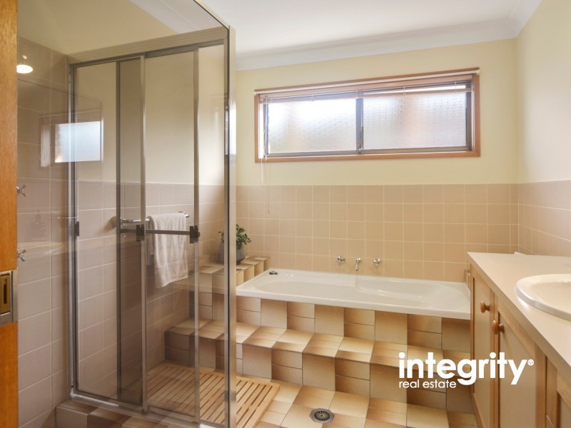 2 Chestnut Avenue, Bomaderry NSW 2541