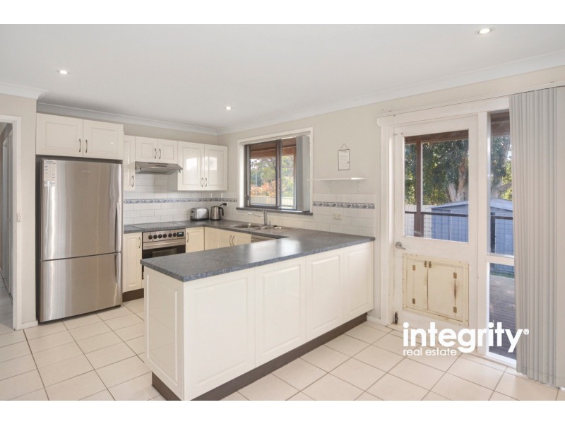 15 Yeovil Drive, Bomaderry NSW 2541