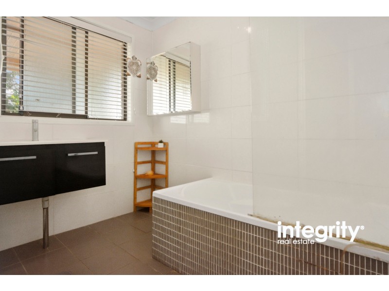 15 Yeovil Drive, Bomaderry NSW 2541