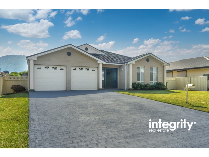 8 Emerald Drive, Meroo Meadow NSW 2540