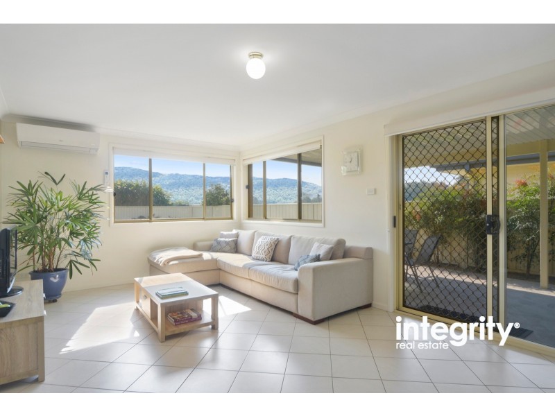 8 Emerald Drive, Meroo Meadow NSW 2540