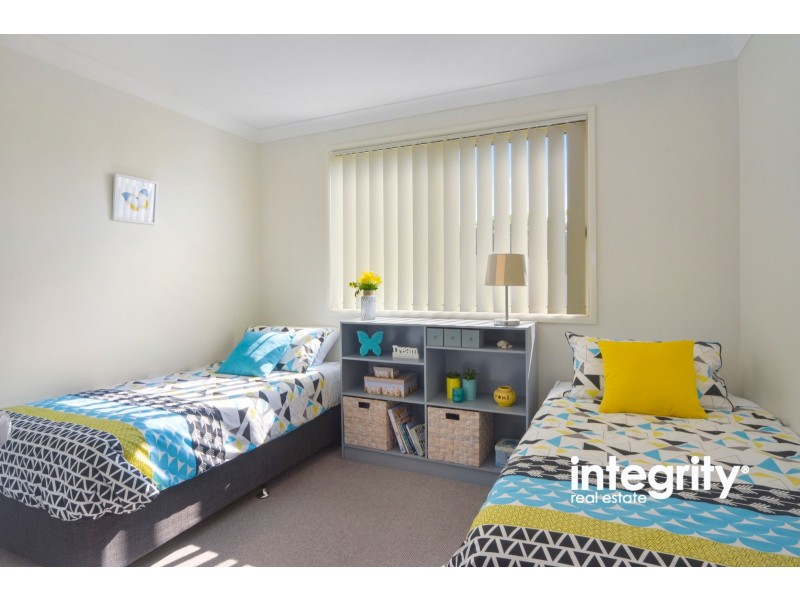 8 Emerald Drive, Meroo Meadow NSW 2540