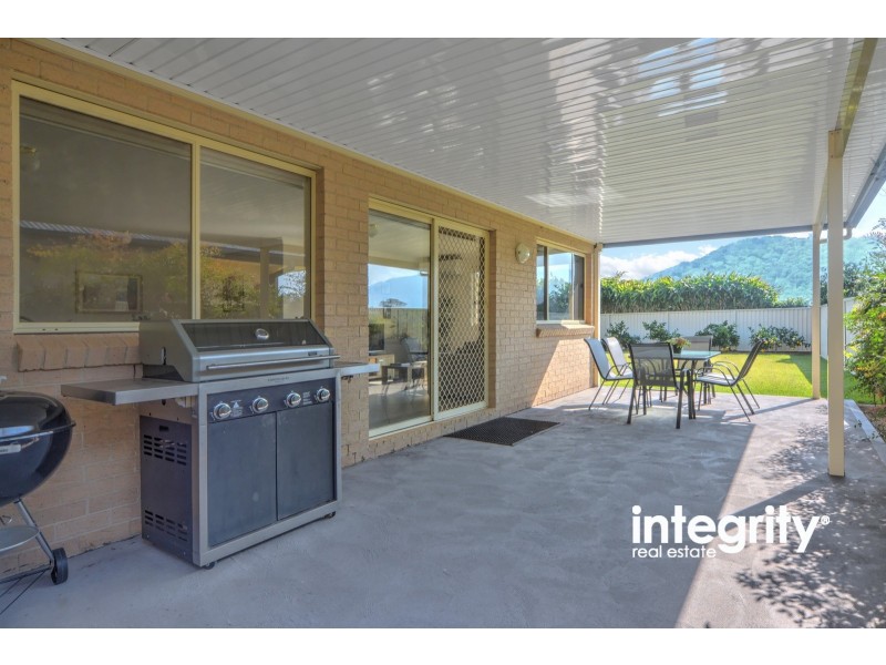 8 Emerald Drive, Meroo Meadow NSW 2540