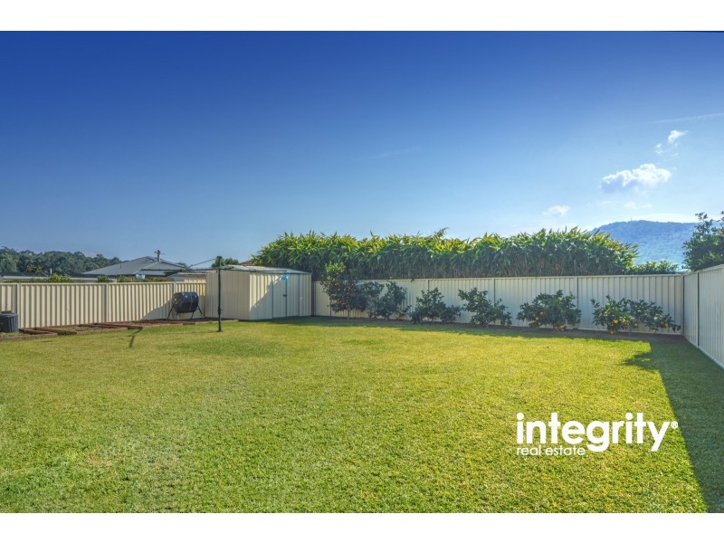 8 Emerald Drive, Meroo Meadow NSW 2540