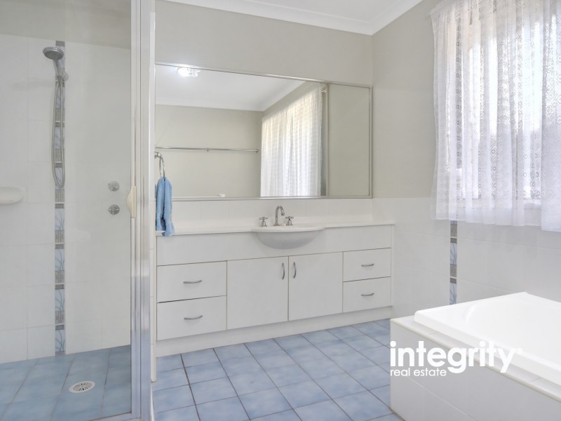 12 Warrigal Street, Nowra NSW 2541