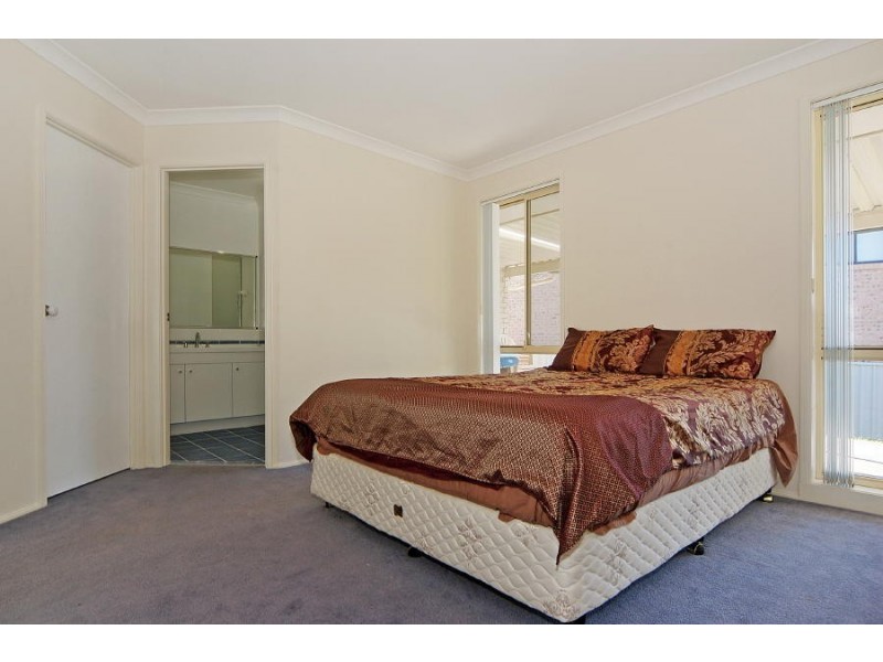 22 Hibiscus Place, Bomaderry NSW 2541